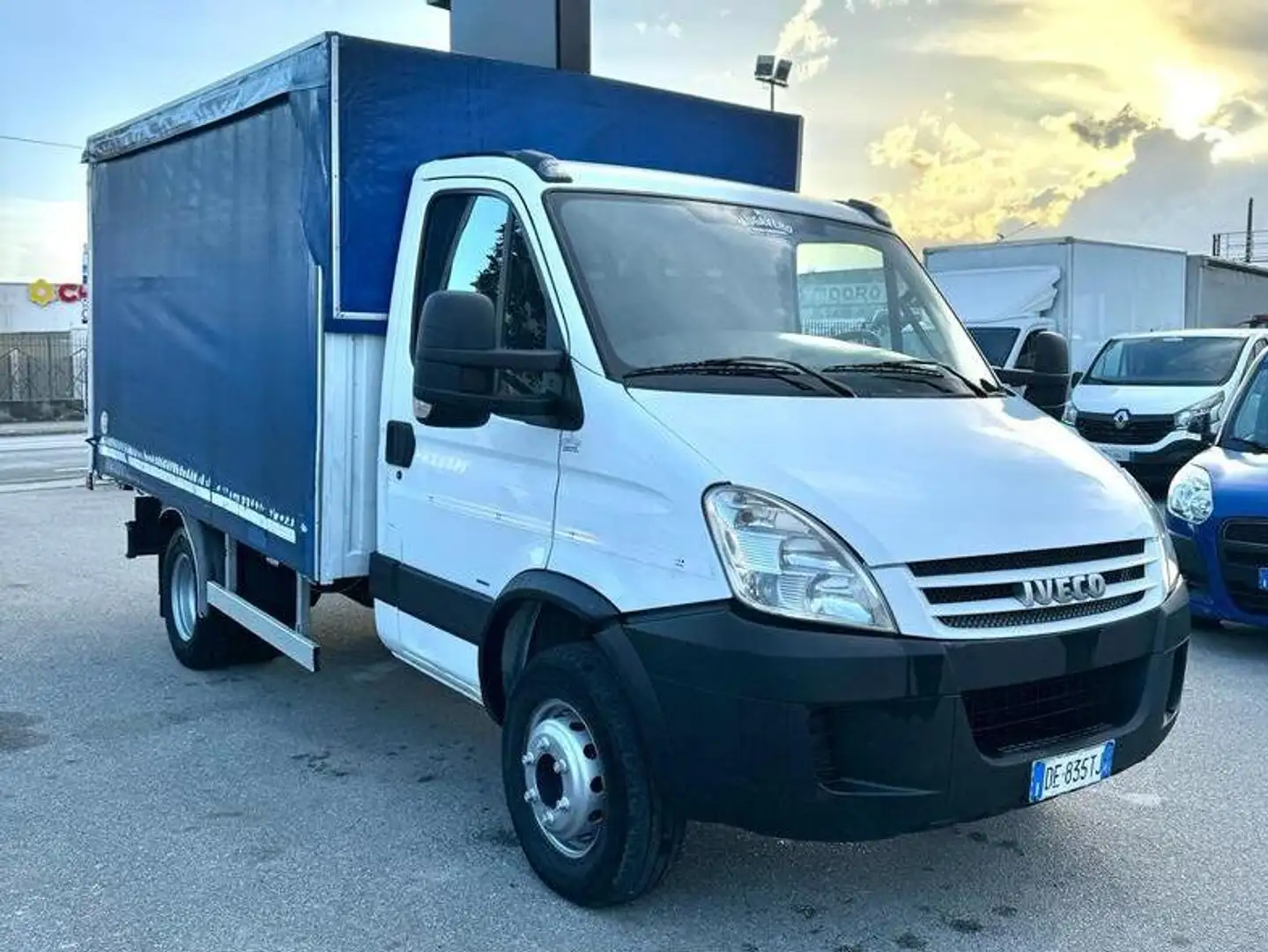 Iveco Daily 60C18 3.0hpi 180cv CENTINA ALZA E ABBASSA Blanco - 2