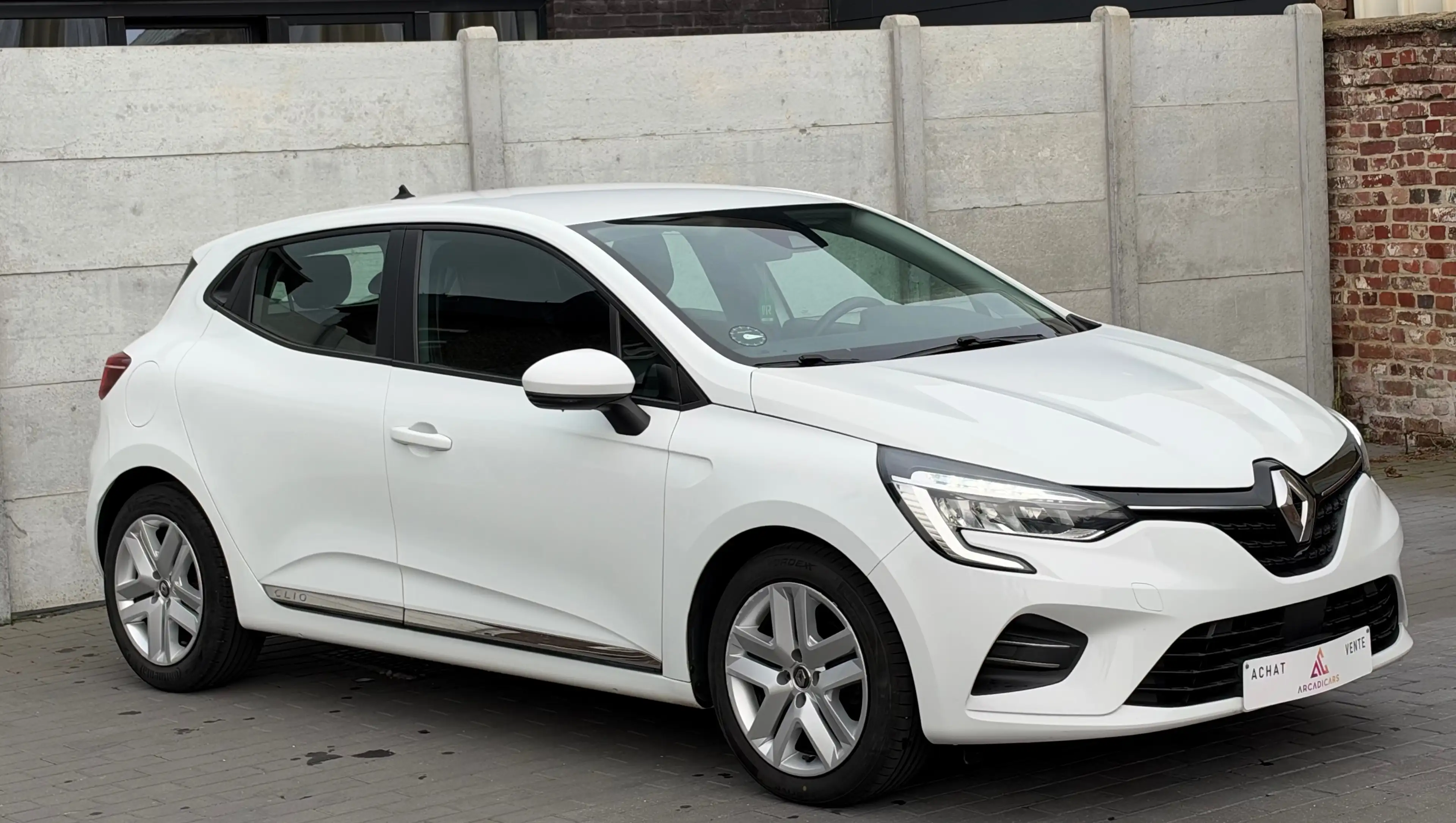 Renault Clio CarPlay - Carnet complet - Garantie 12 mois ! - Sièges chauffants - Air co — photo 3