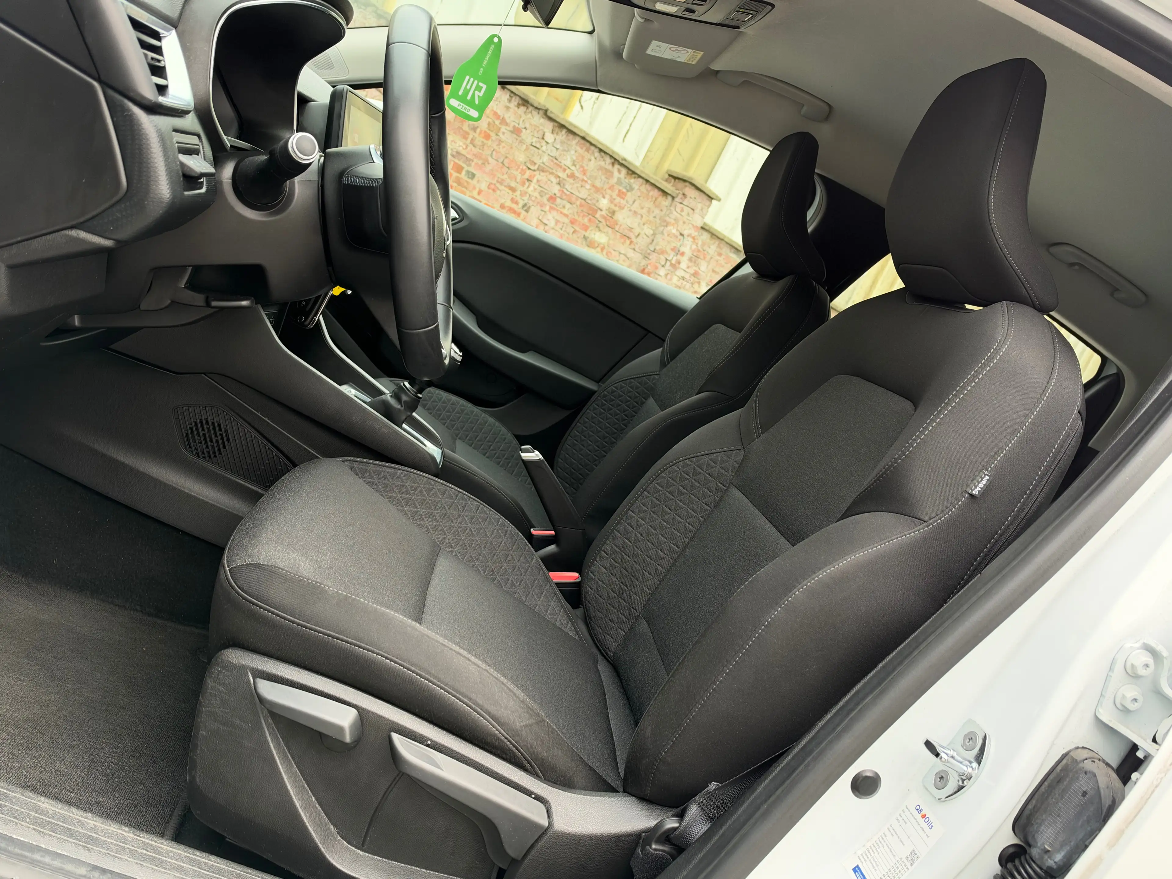 Renault Clio CarPlay - Carnet complet - Garantie 12 mois ! - Sièges chauffants - Air co — photo 13