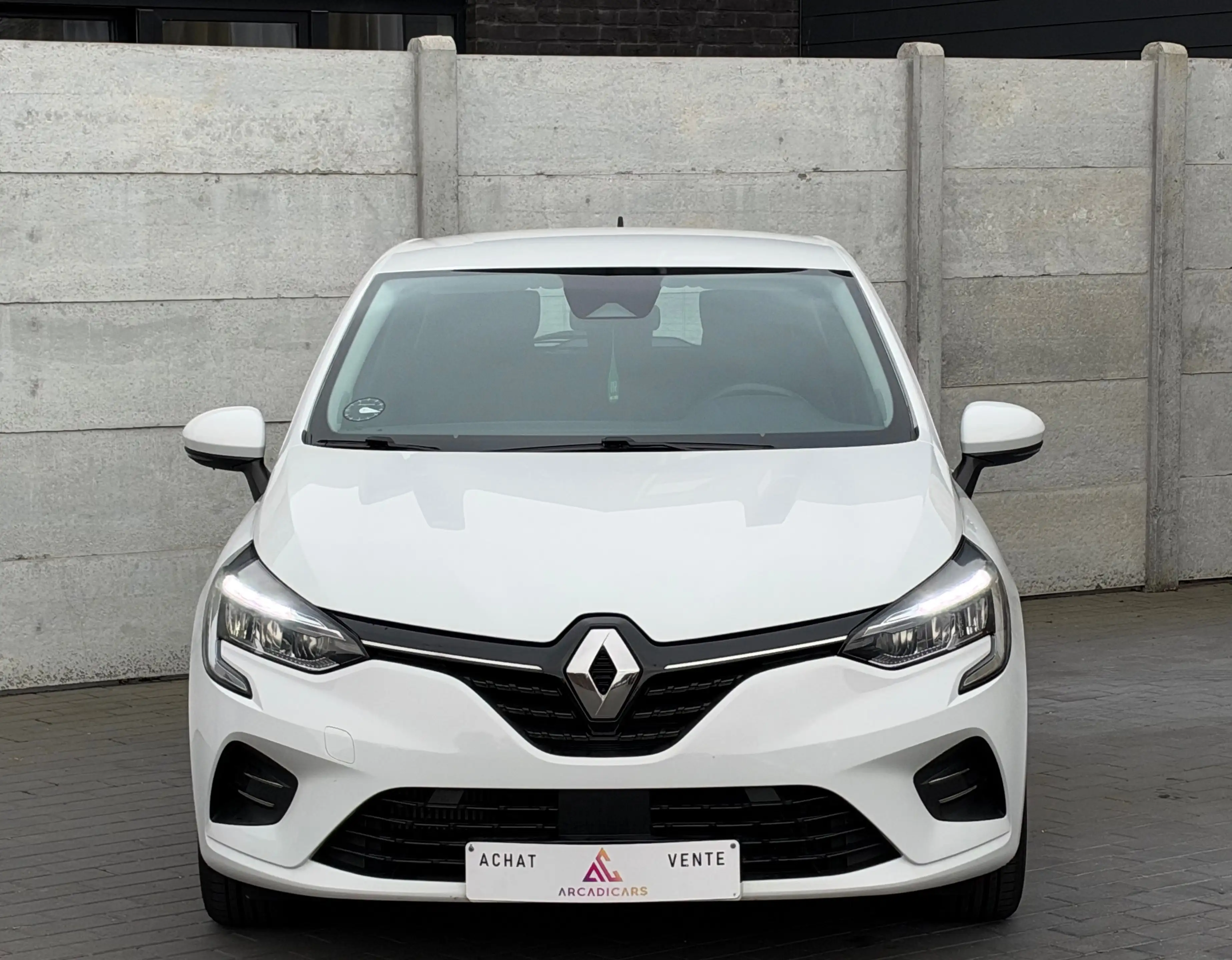 Renault Clio CarPlay - Carnet complet - Garantie 12 mois ! - Sièges chauffants - Air co — photo 2