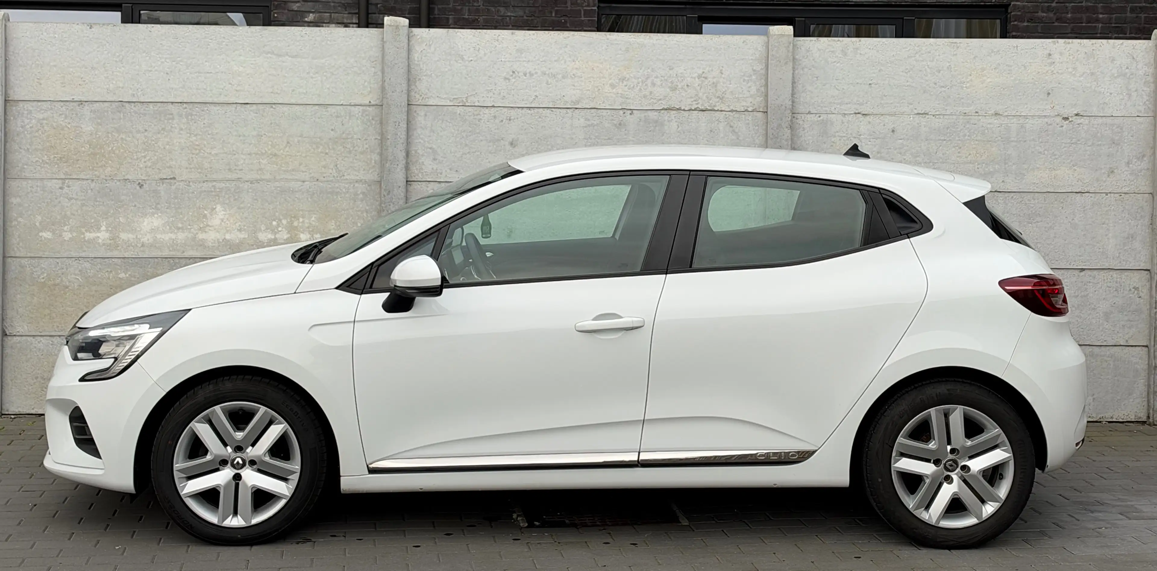 Renault Clio CarPlay - Carnet complet - Garantie 12 mois ! - Sièges chauffants - Air co — photo 4