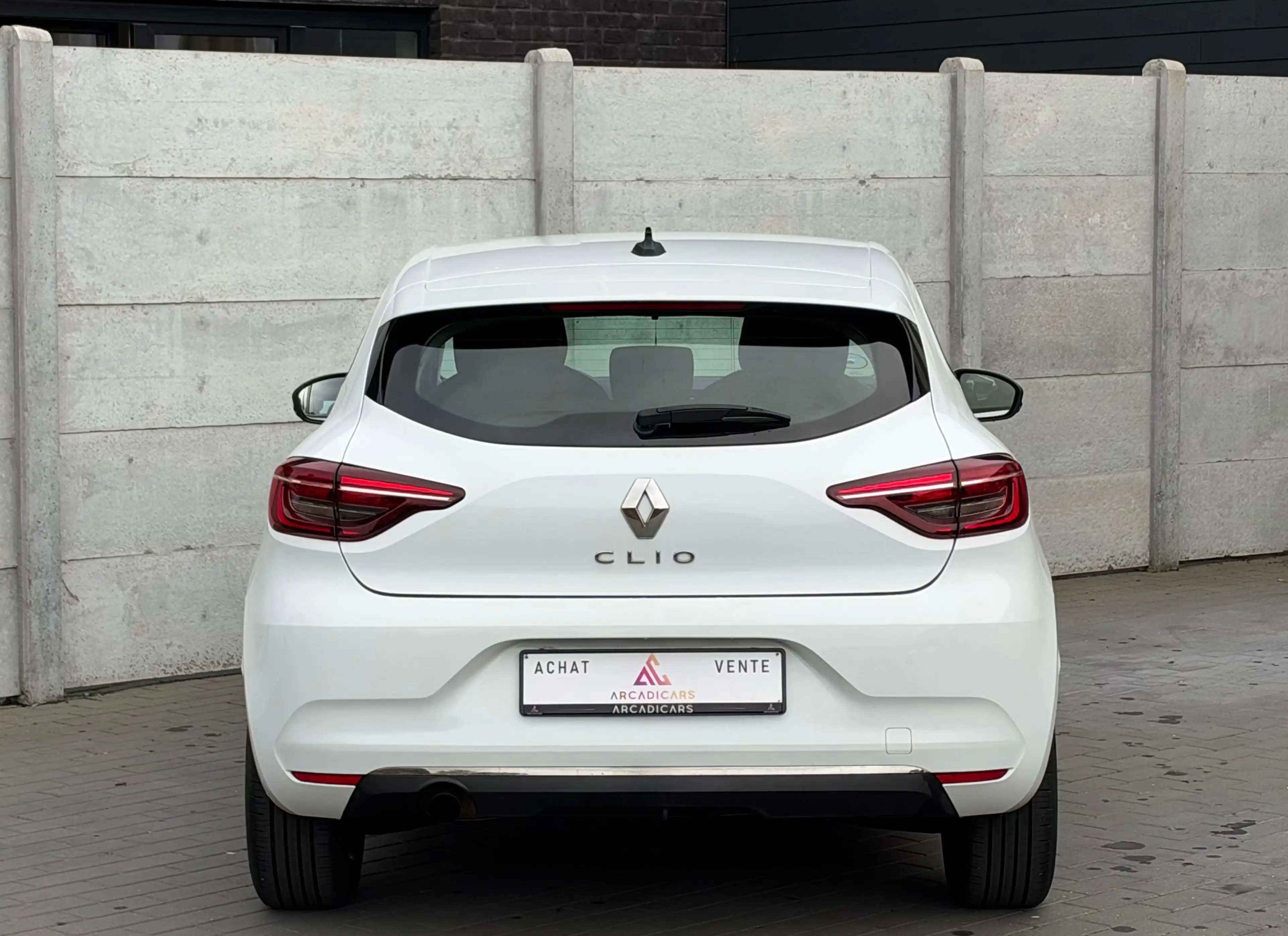 Renault Clio CarPlay - Carnet complet - Garantie 12 mois ! - Sièges chauffants - Air co — photo 7