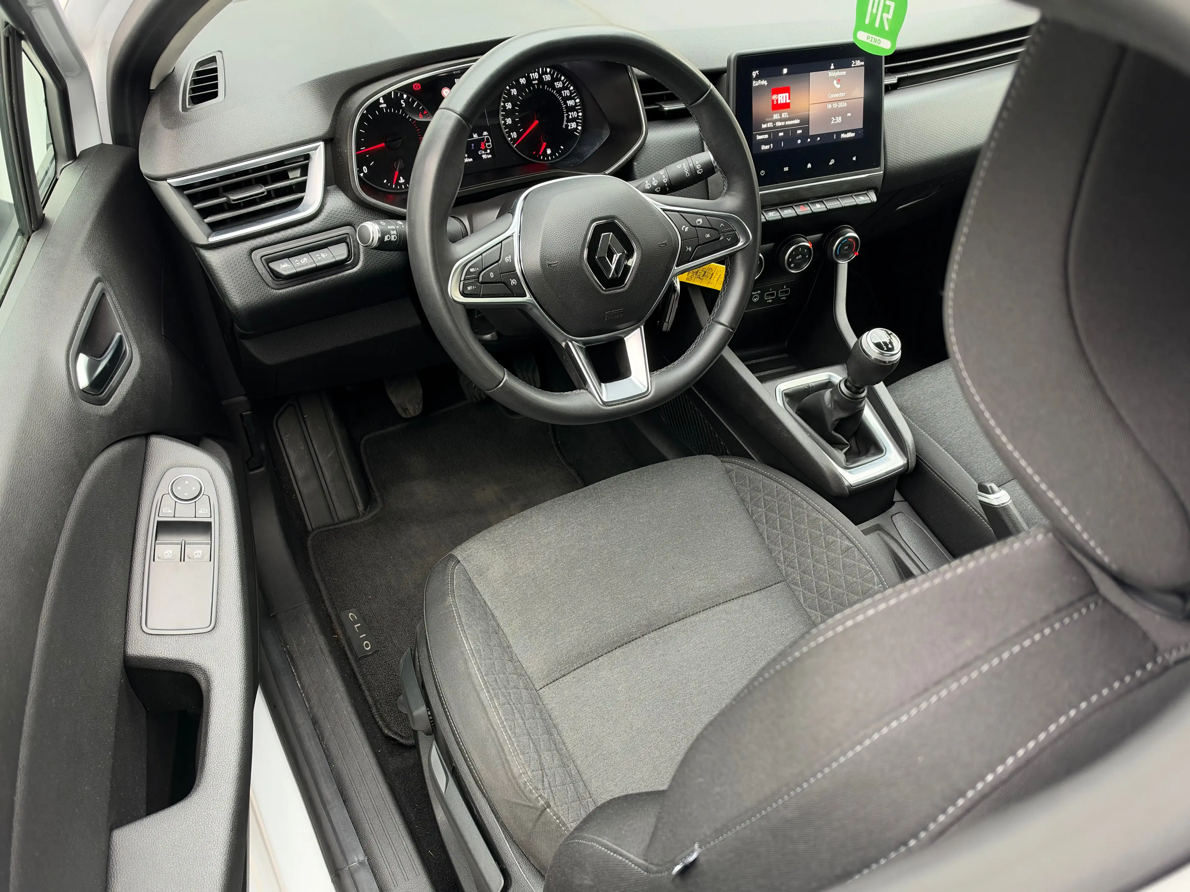 Renault Clio CarPlay - Carnet complet - Garantie 12 mois ! - Sièges chauffants - Air co — photo 9