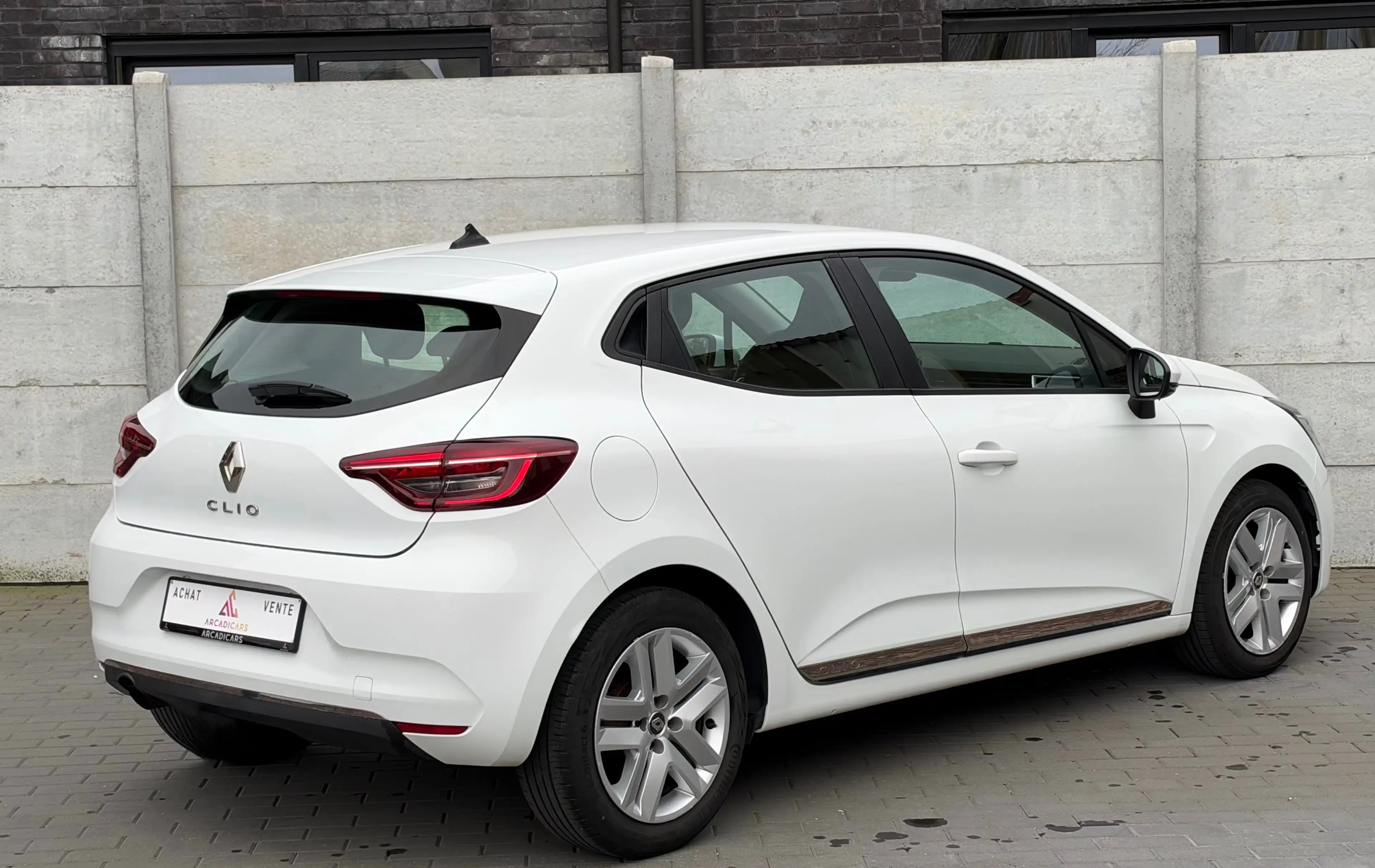 Renault Clio CarPlay - Carnet complet - Garantie 12 mois ! - Sièges chauffants - Air co — photo 6