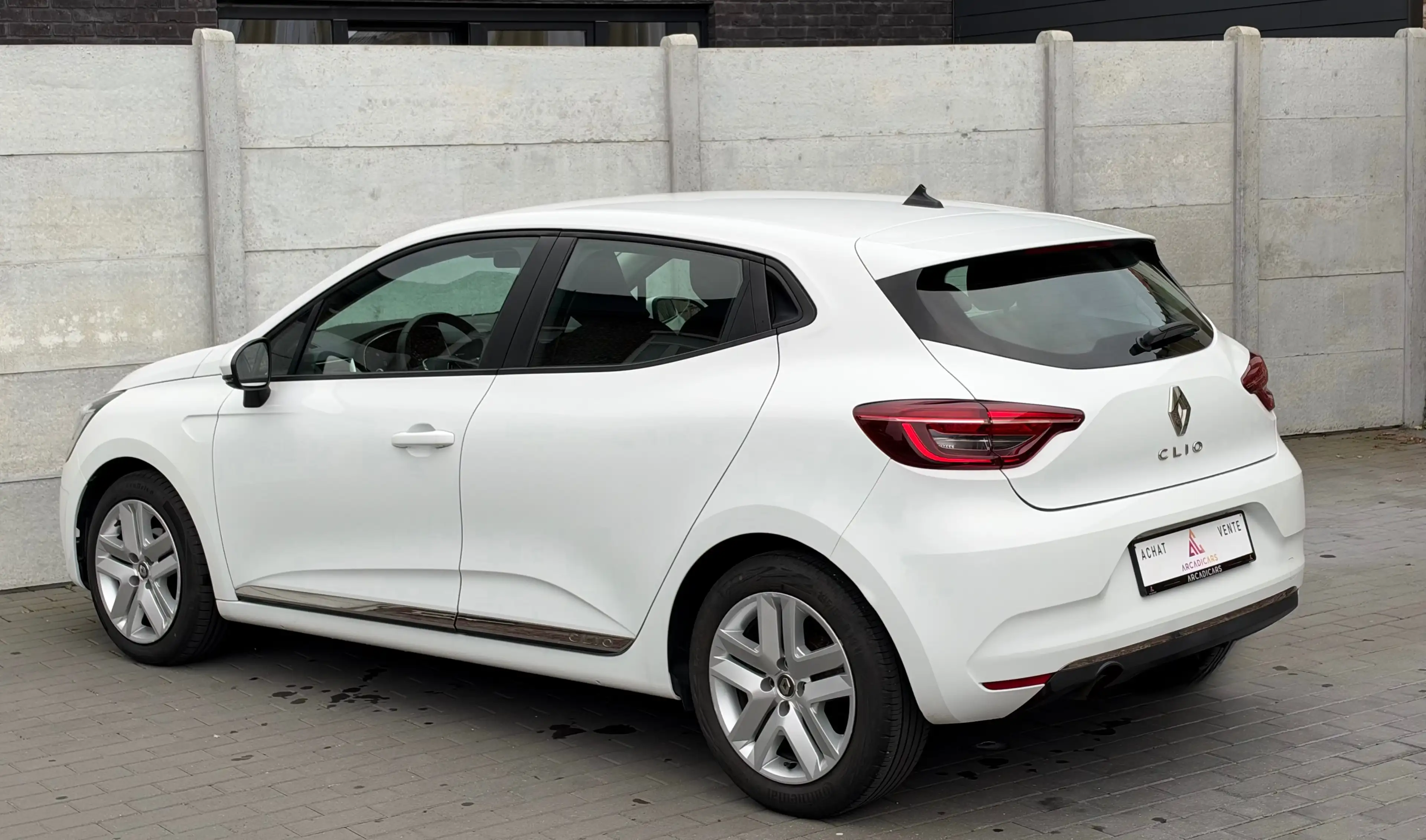 Renault Clio CarPlay - Carnet complet - Garantie 12 mois ! - Sièges chauffants - Air co — photo 8