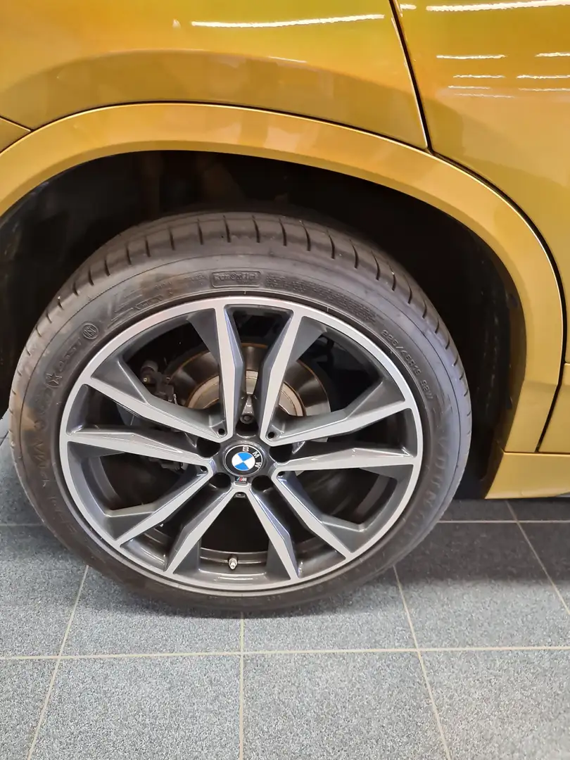 BMW X2 xDrive18d - M-Paket, Headup-Display und Ledersitze Gold - 1