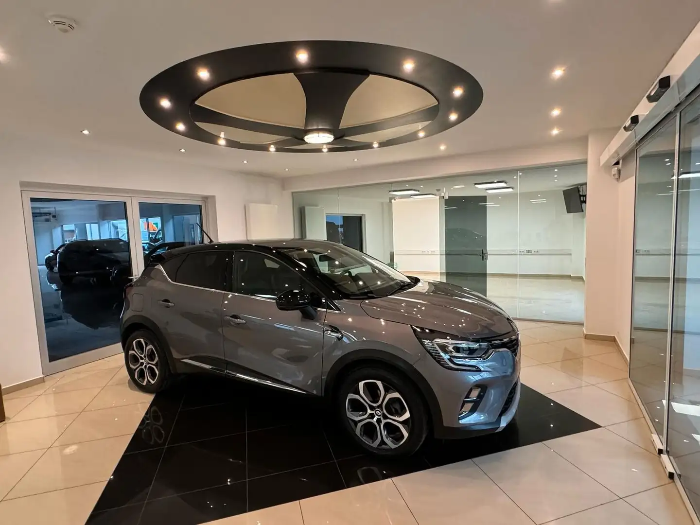 Renault Captur E-Tech Plug-In Hybrid *Schiebedach* Grau - 2