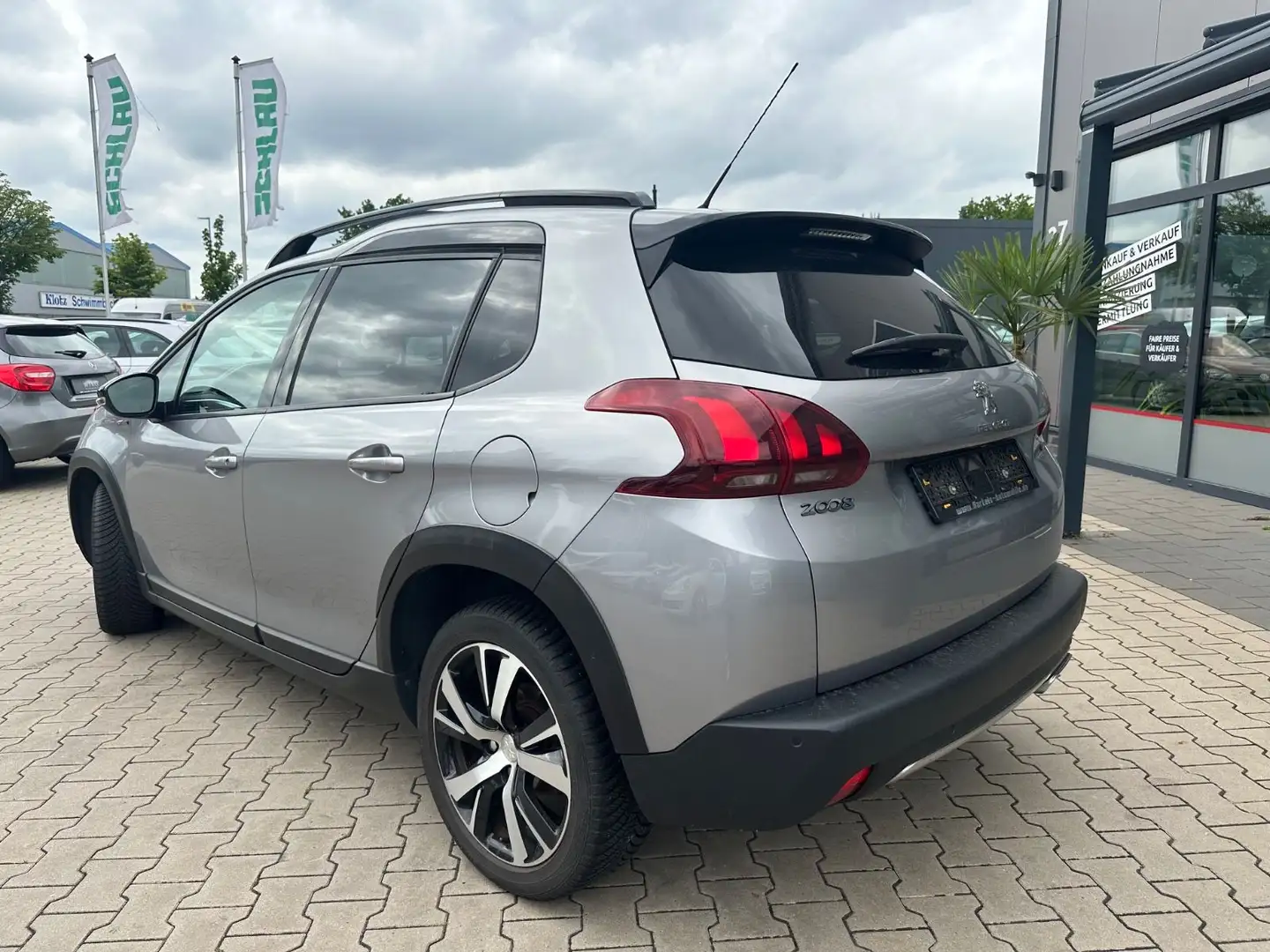 Peugeot 2008 GT-Line Edition PureTech 110/ PANORAMA/ LED Gris - 2