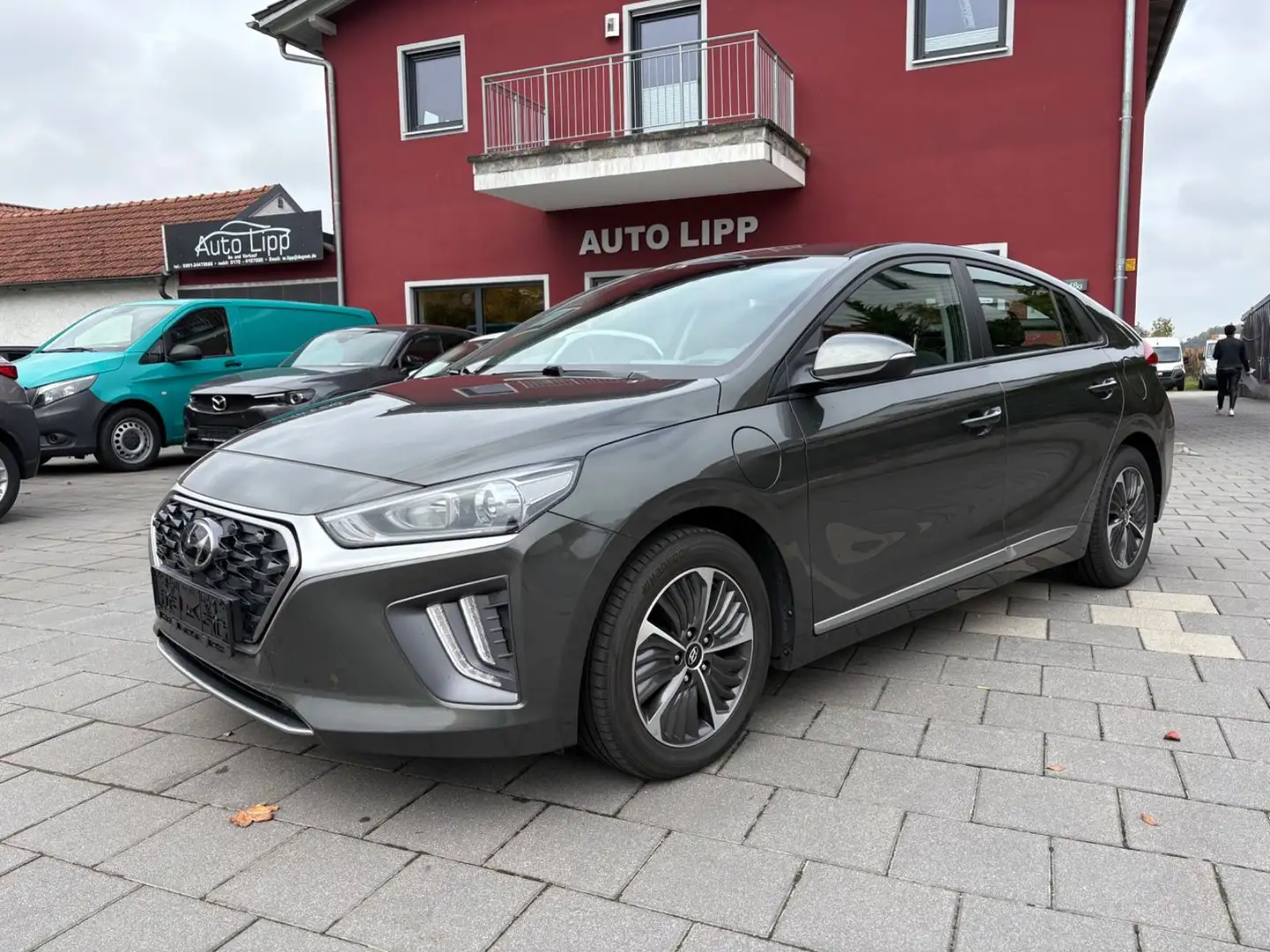 Hyundai IONIQ TREND Facelift Plug-In Hybrid Grau - 1