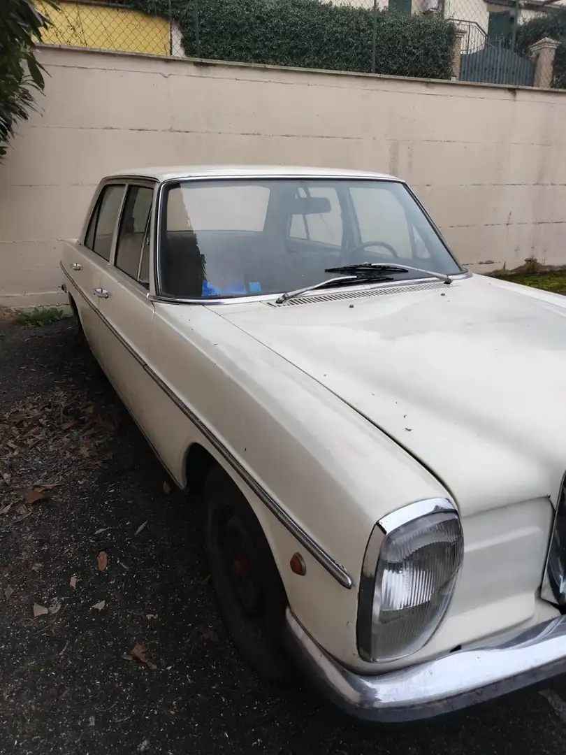 Mercedes-Benz 200 W115 200/8 Bílá - 2
