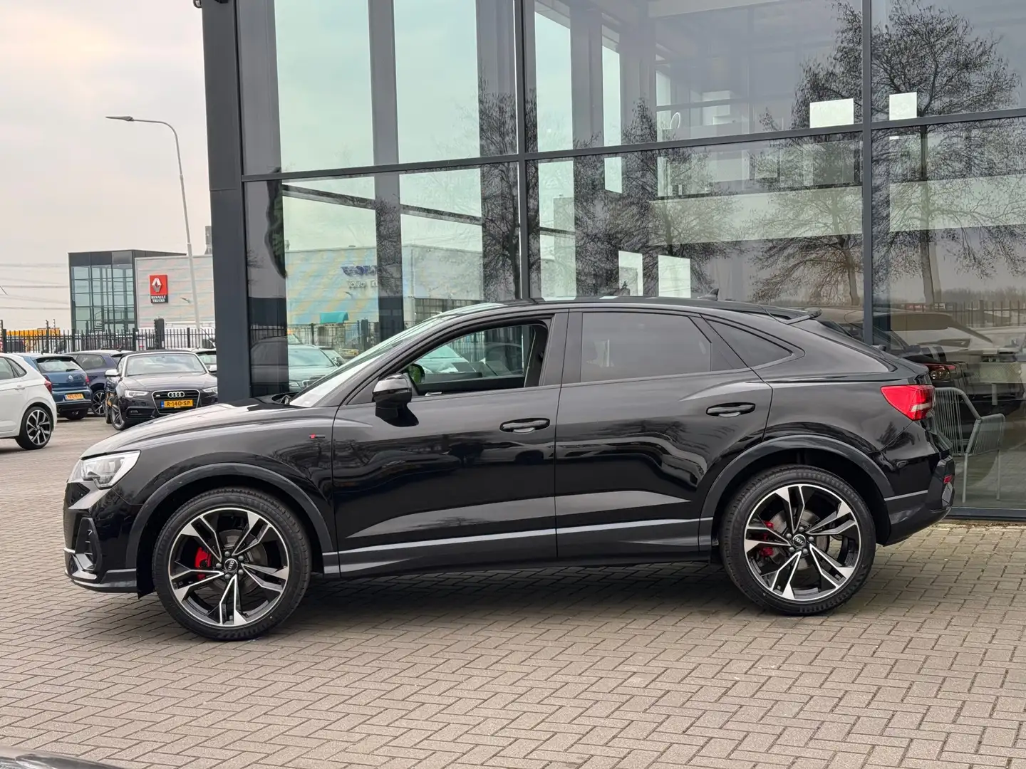 Audi Q3 Sportback 35 TFSI Advanced Edition S * Keyless * D Zwart - 2
