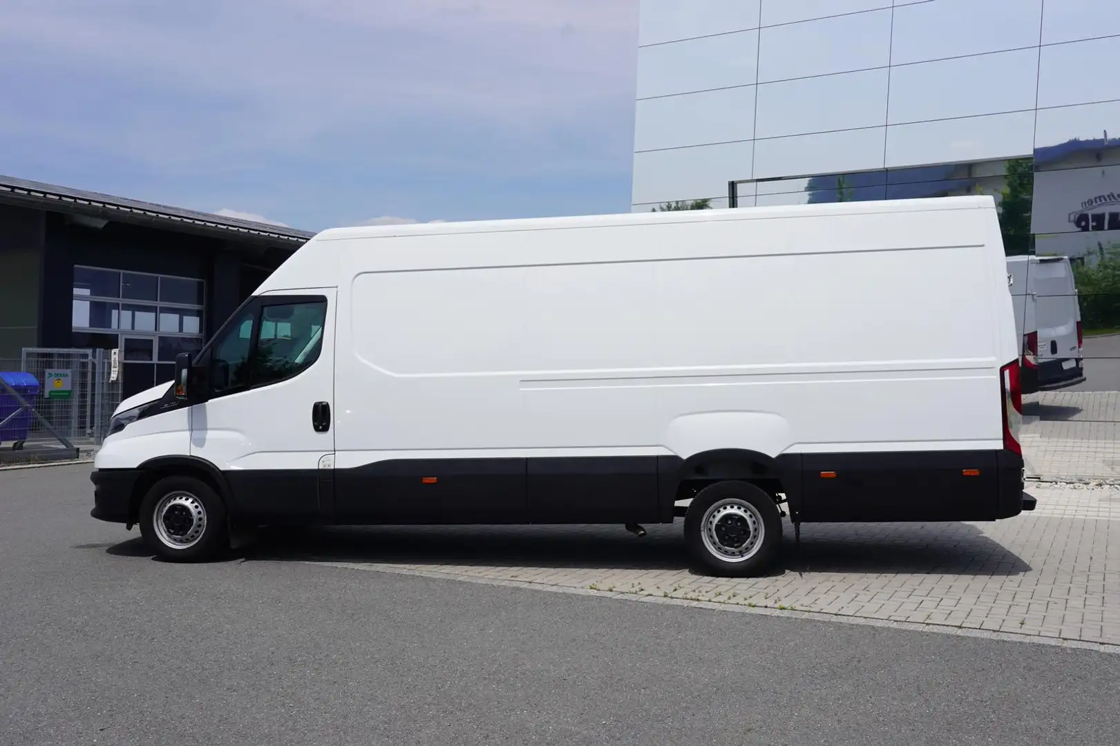 Iveco Daily 35S16V 4100L H2 2.3L 156 PS Klimaautomatik Weiß - 2