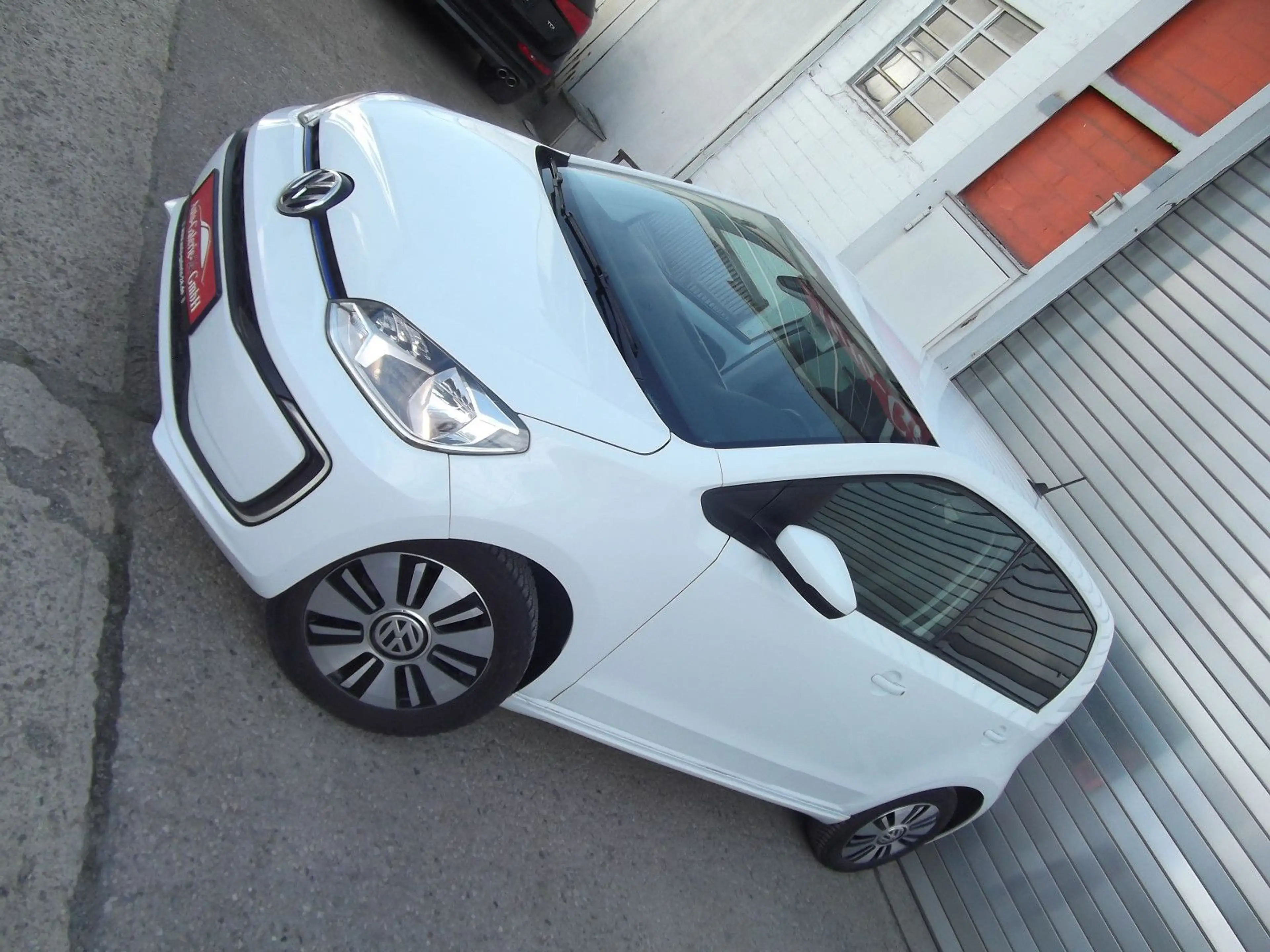 Volkswagen up! e-up! — photo 24