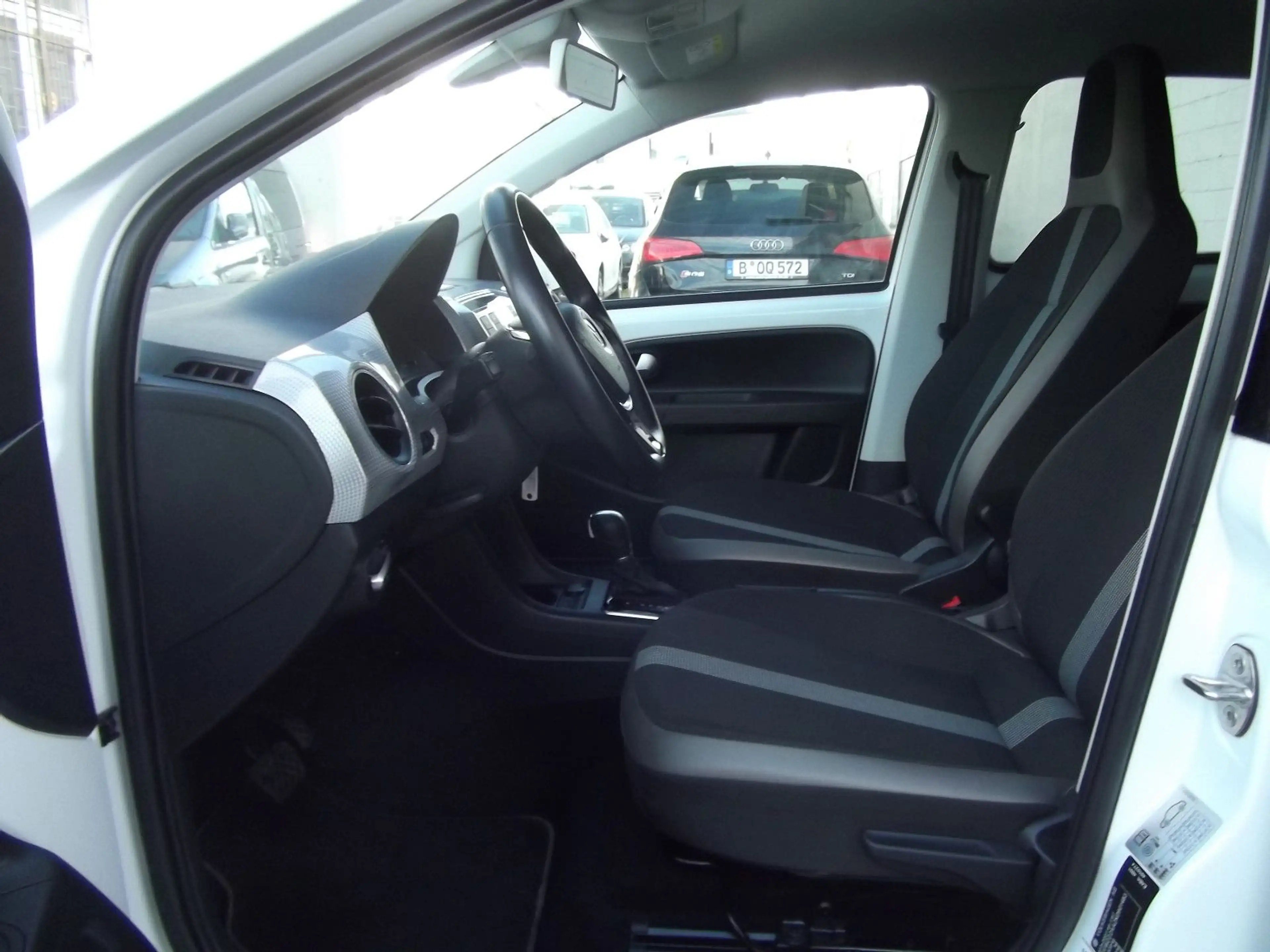 Volkswagen up! e-up! — photo 4