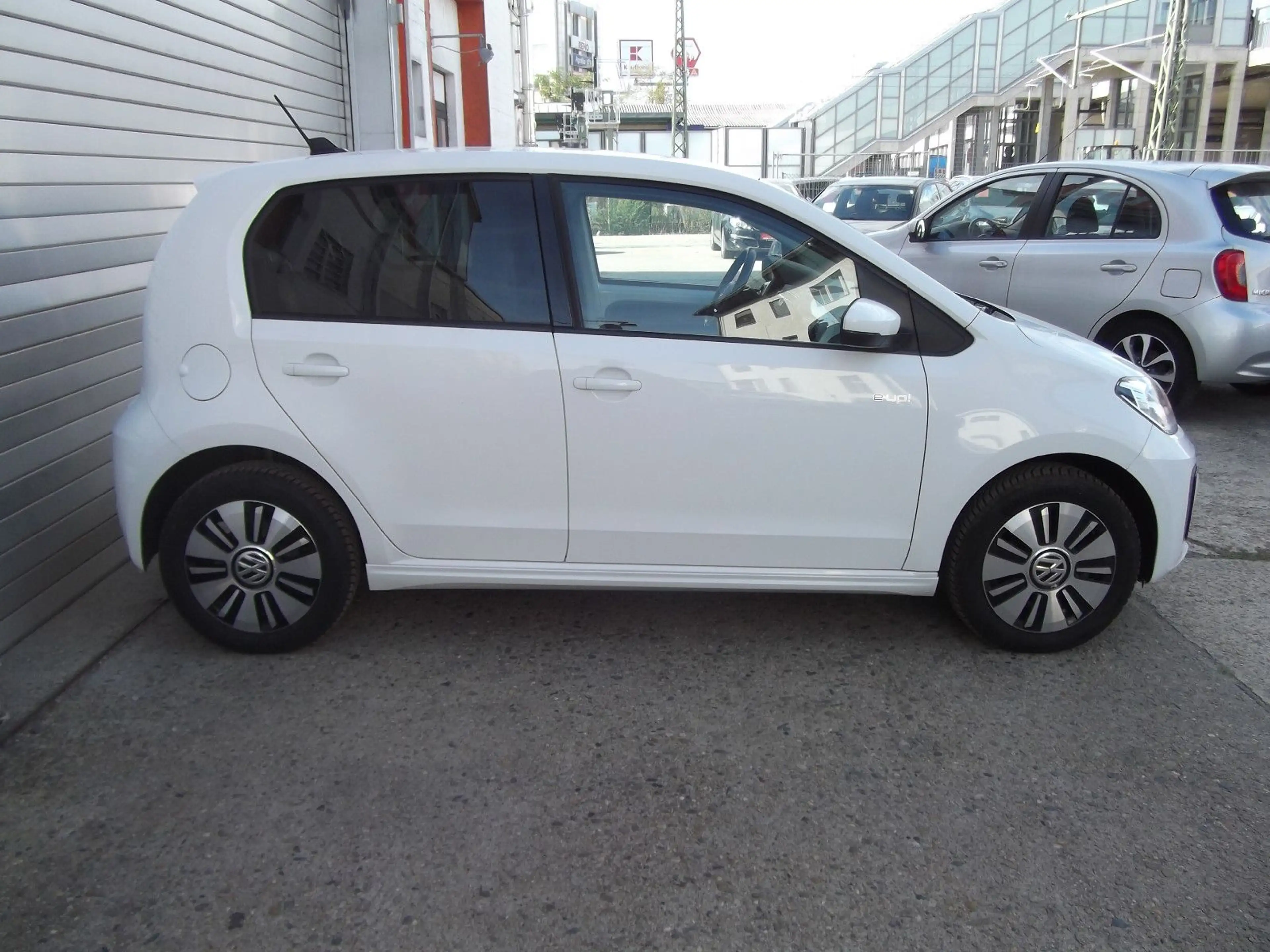Volkswagen up! e-up! — photo 17