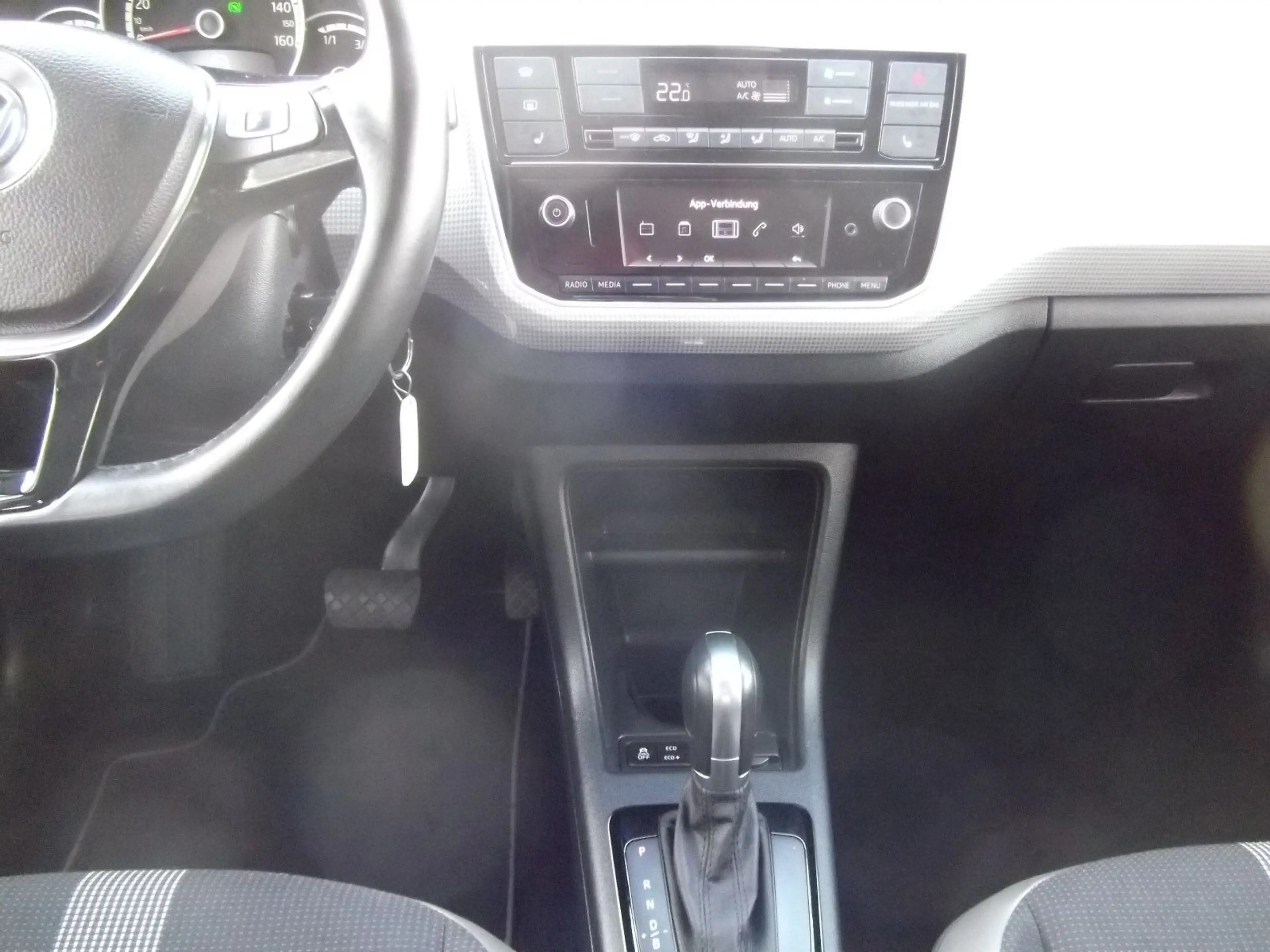 Volkswagen up! e-up! — photo 7