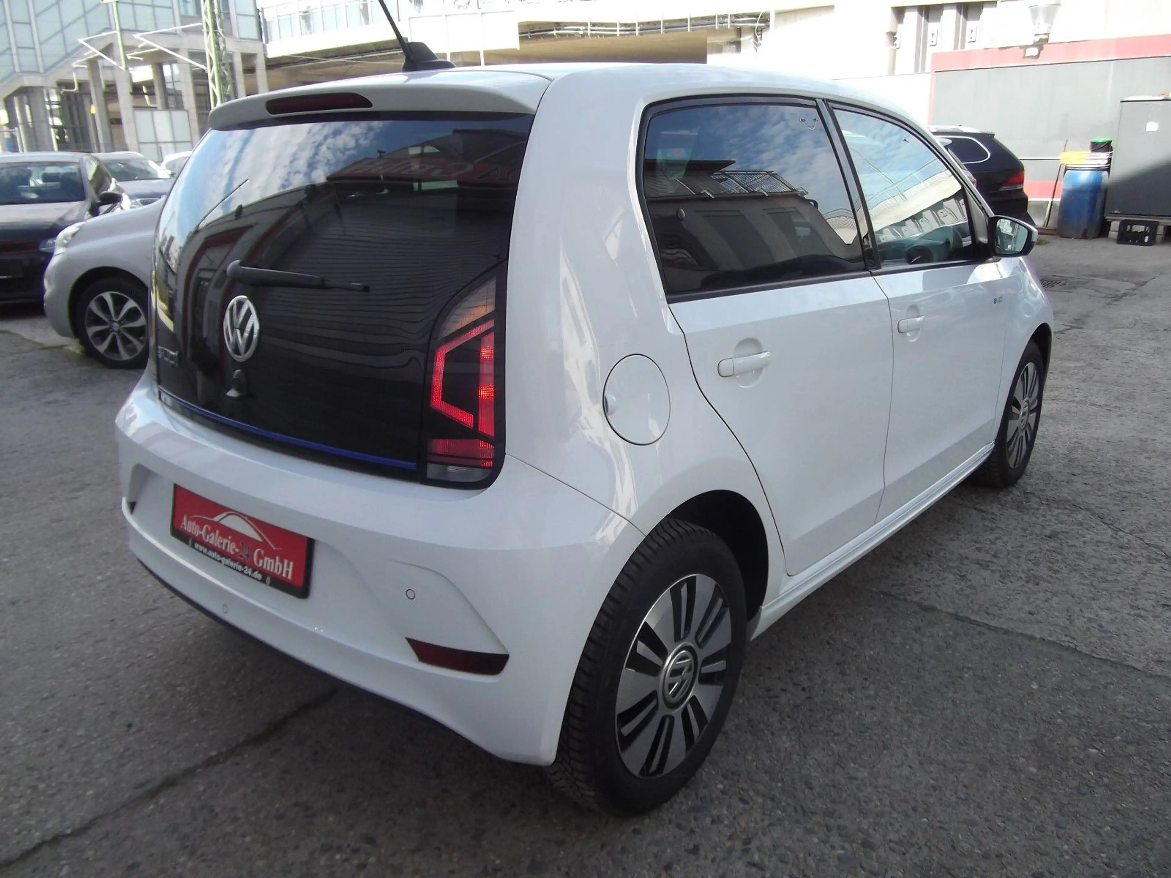 Volkswagen up! e-up! — photo 20