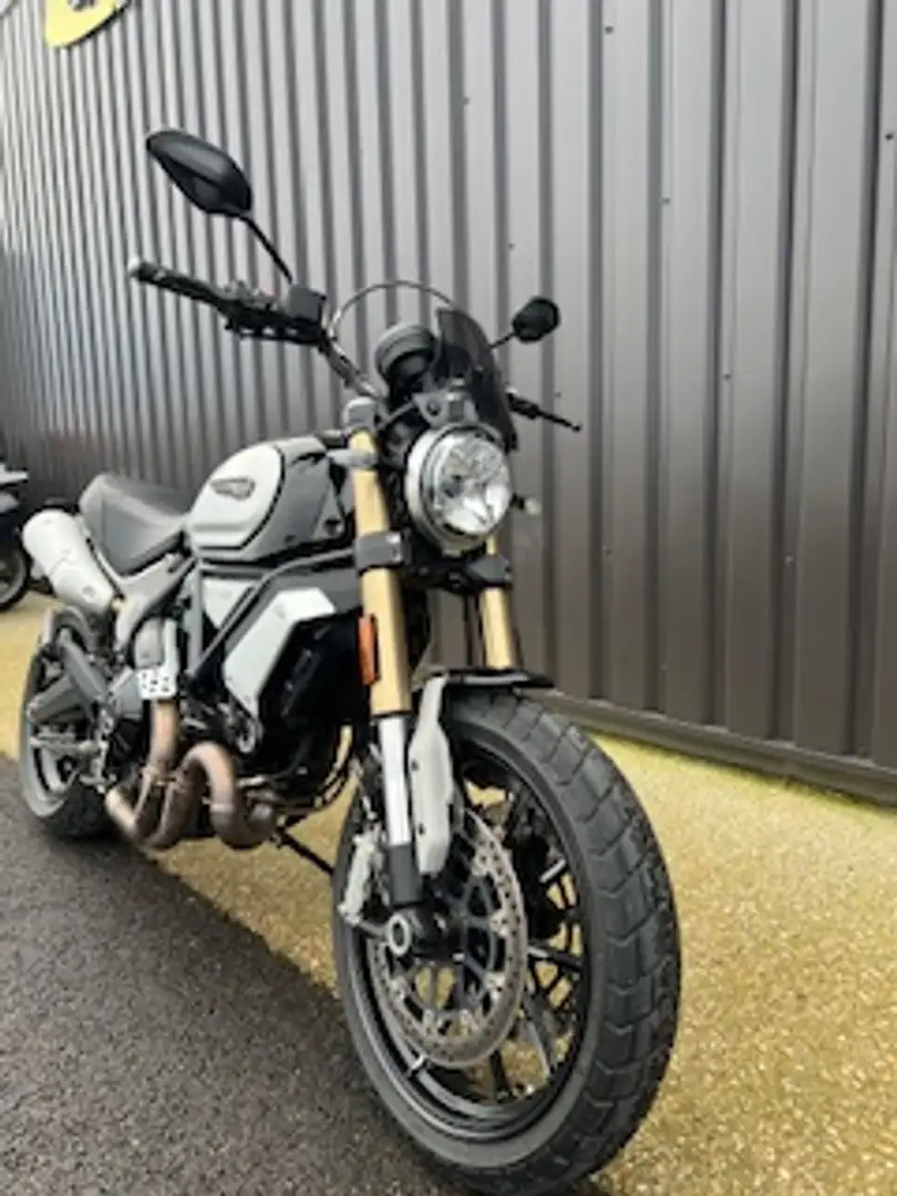 Ducati Scrambler Zwart - 2