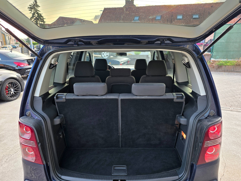 Volkswagen Touran 1.4 TSI — photo 9