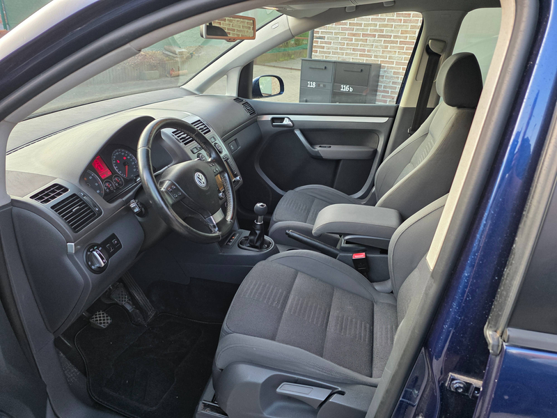Volkswagen Touran 1.4 TSI — photo 14