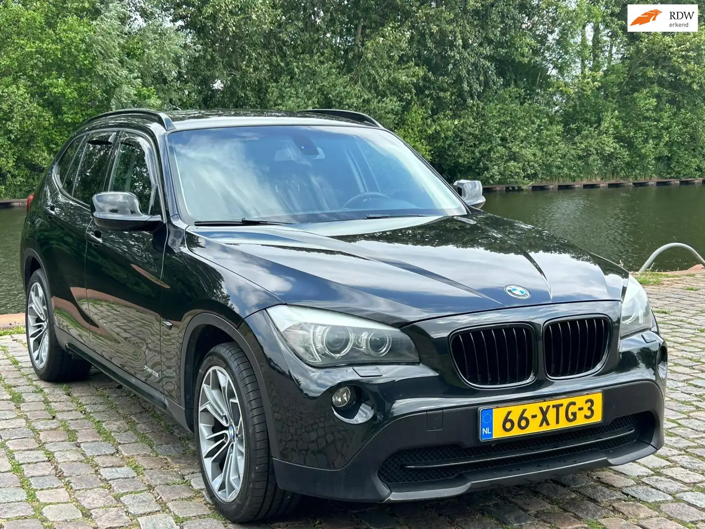 BMW X1 XDrive28i Executive 3e eigenaar dealer onderhouden Zwart - 1