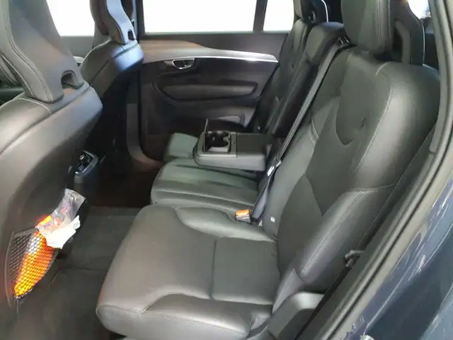 Volvo XC90 view 14