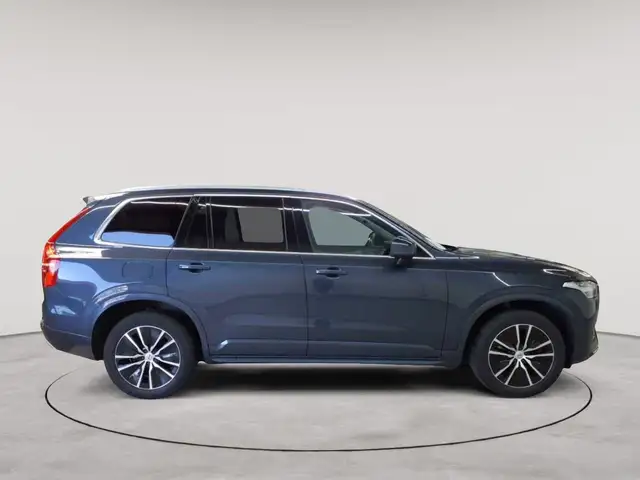 Volvo XC90 view 3