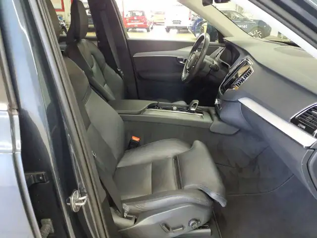 Volvo XC90 view 7