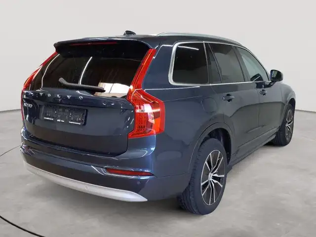Volvo XC90 view 4