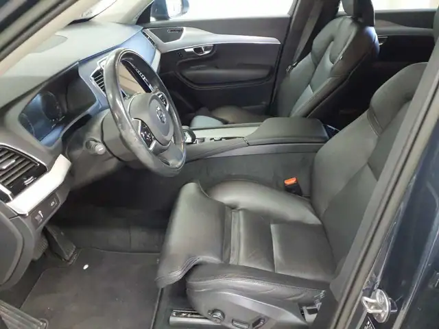 Volvo XC90 view 8
