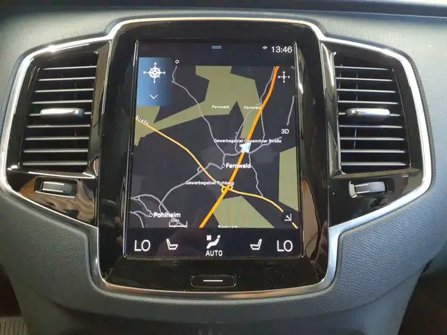 Volvo XC90 view 12