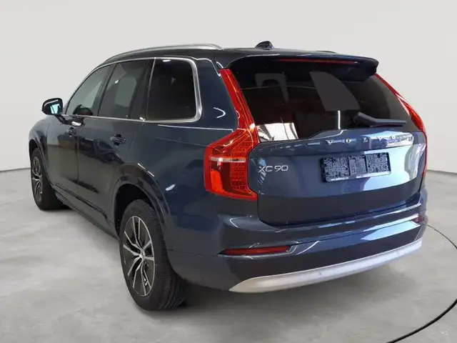 Volvo XC90 view 5
