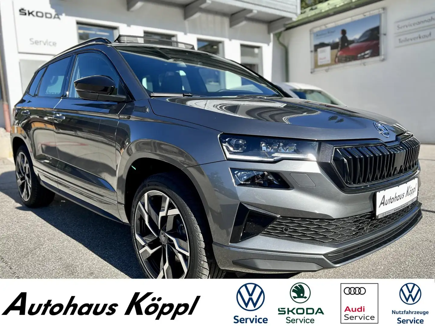 Skoda Karoq Sportline 4x4 2.0 TSI AHK Pano Suedia NAVI Grau - 1