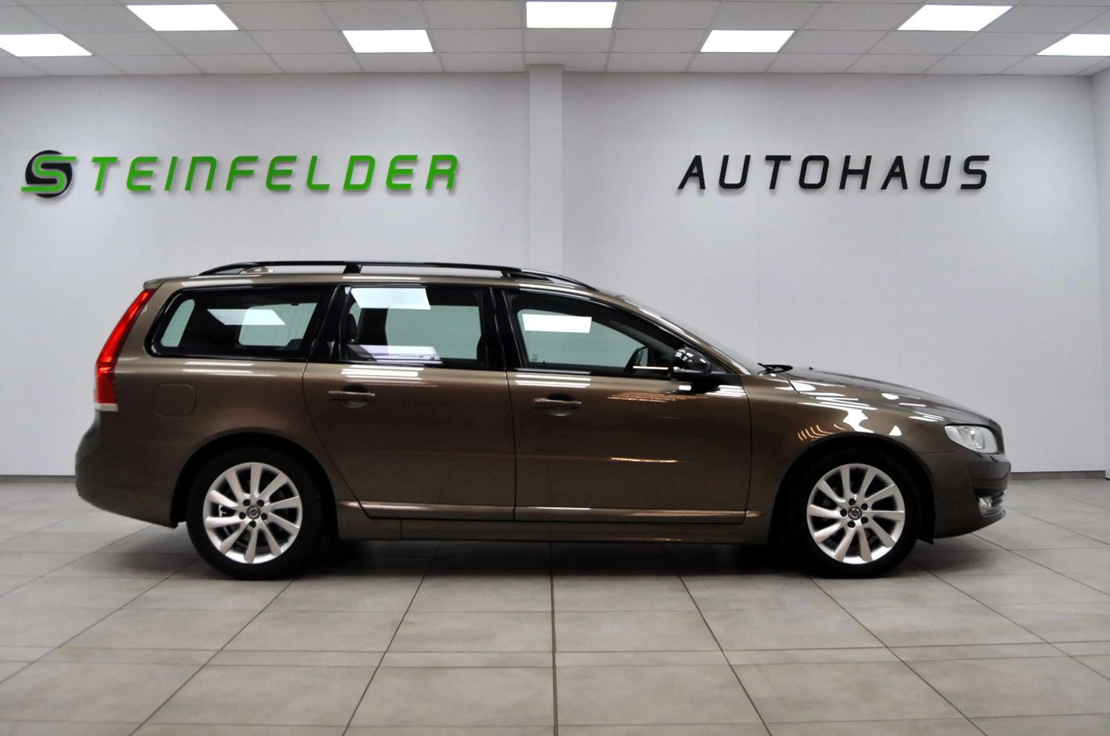 Volvo V70 2.0 D4 Linje Svart / SHZ / MEMORY / S-DACH — photo 8