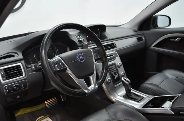 Volvo V70 view 9