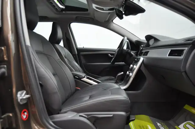 Volvo V70 view 12