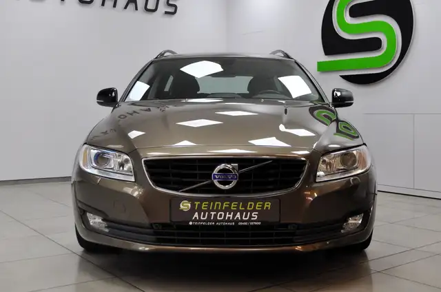 Volvo V70 view 2