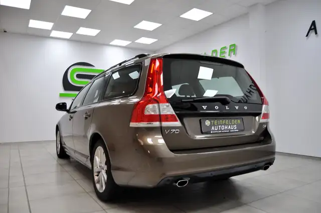 Volvo V70 view 5