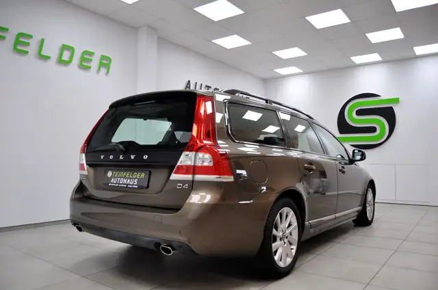 Volvo V70 view 7