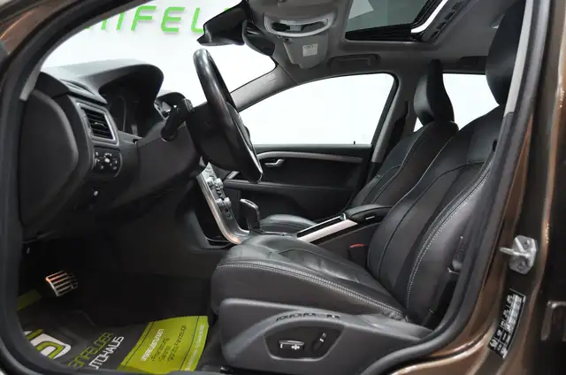 Volvo V70 view 11