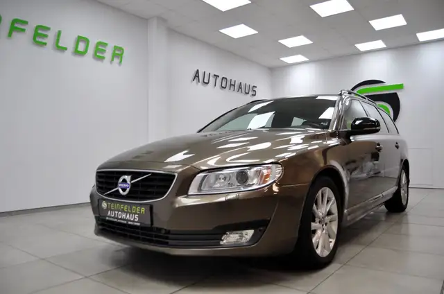 Volvo V70 view 3