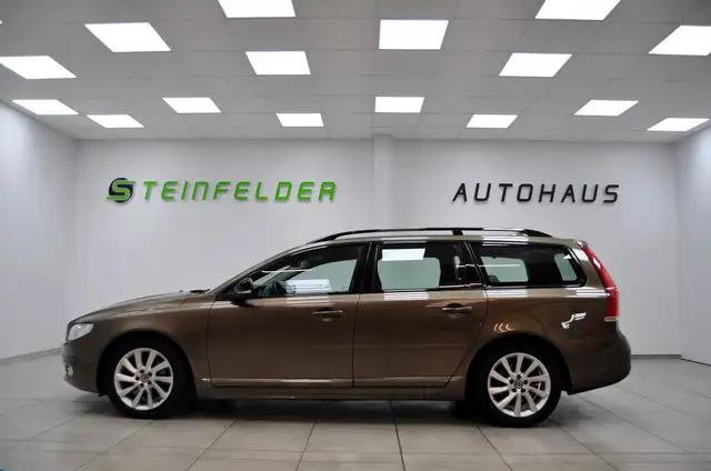 Volvo V70 view 4