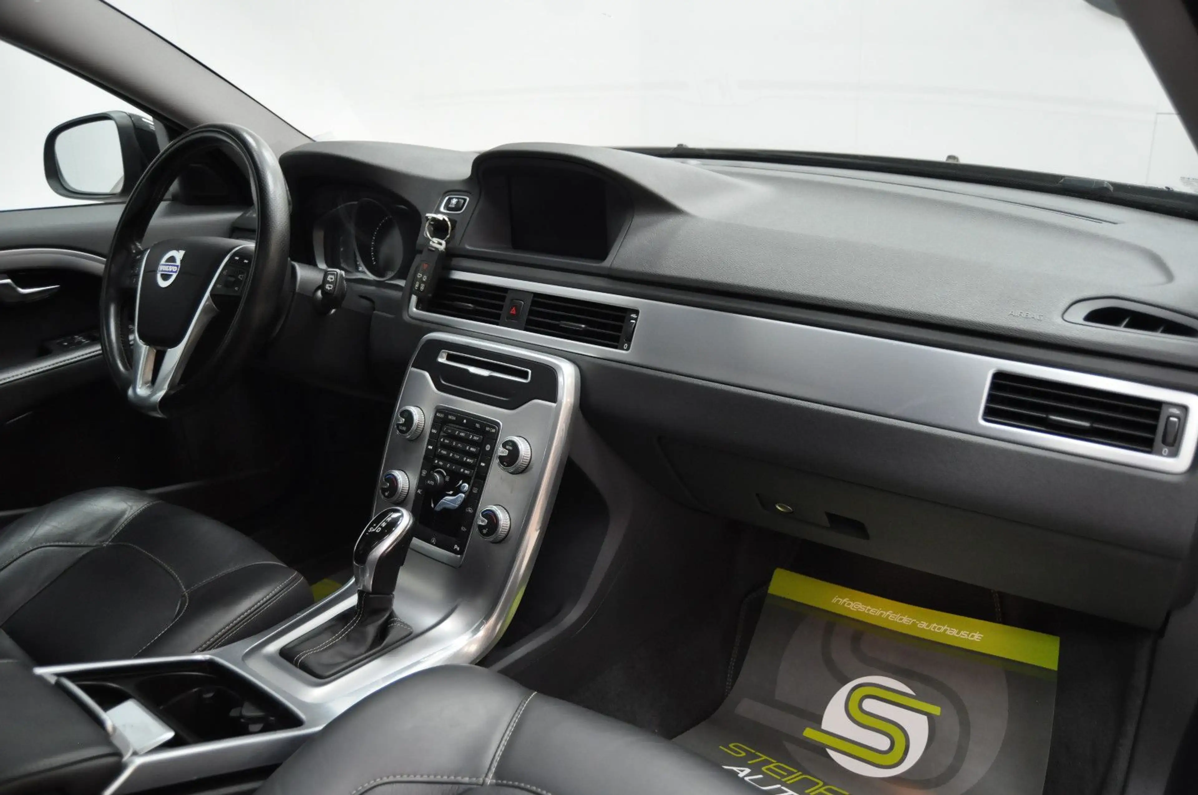 Volvo V70 2.0 D4 Linje Svart / SHZ / MEMORY / S-DACH — photo 10