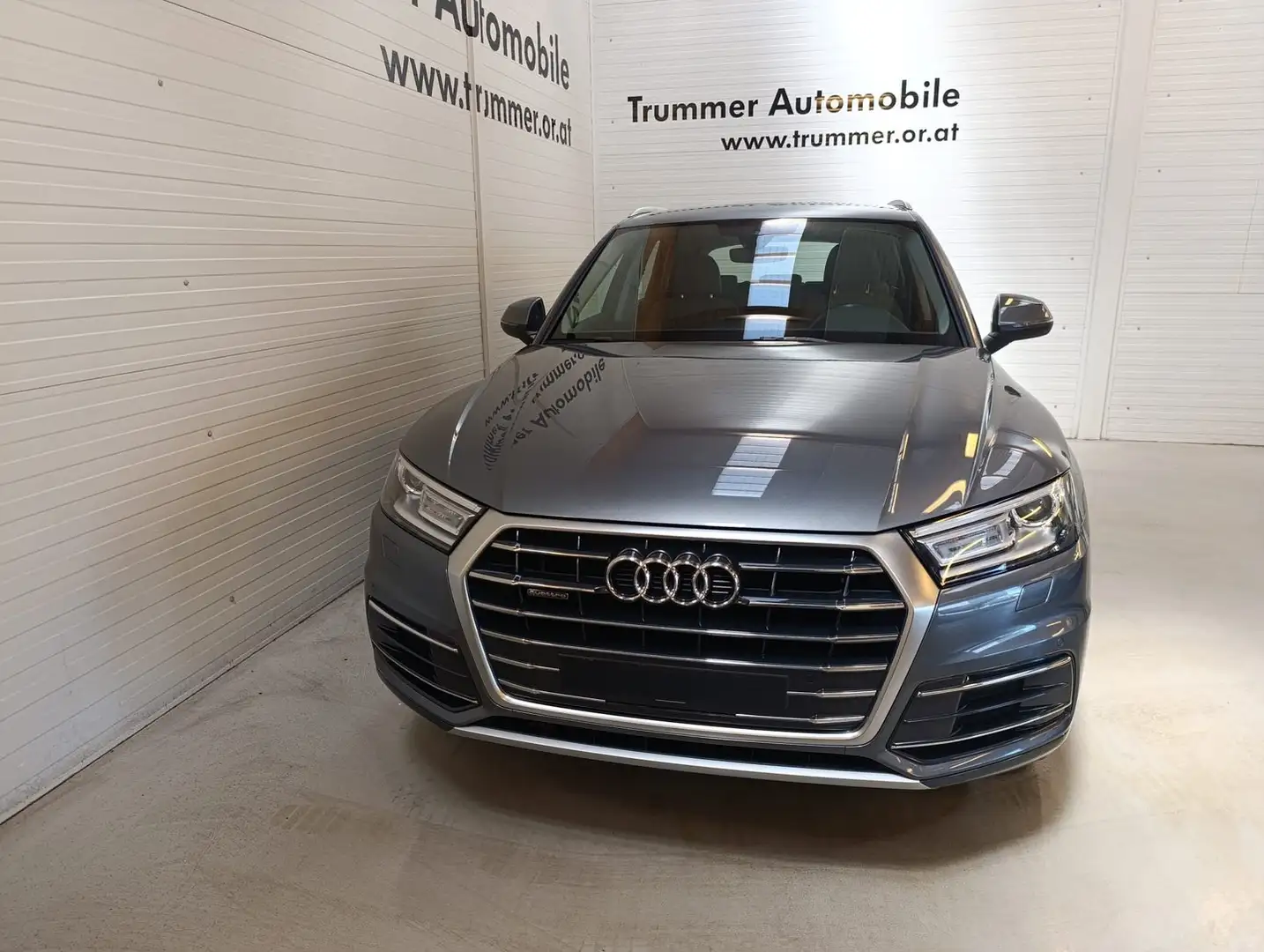 Audi Q5 2.0 TDI ultra quattro Design Grau - 2