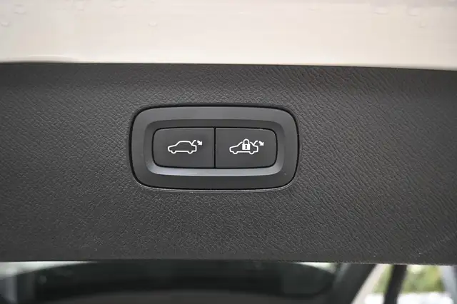 Volvo XC90 view 16