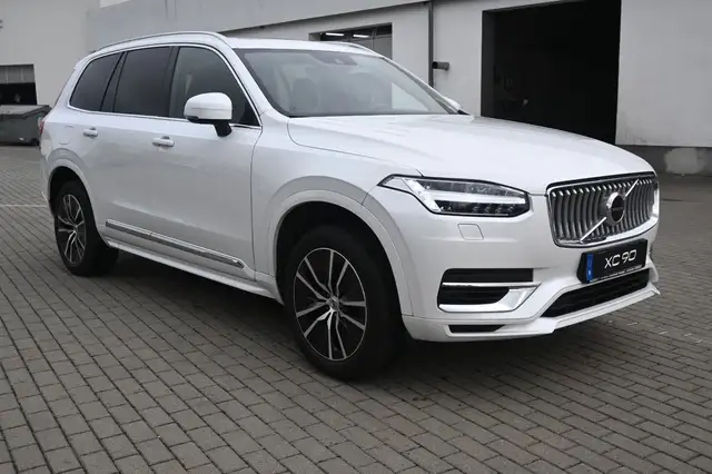 Volvo XC90 view 7