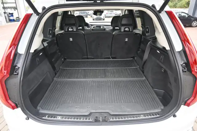 Volvo XC90 view 15