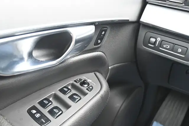 Volvo XC90 view 27
