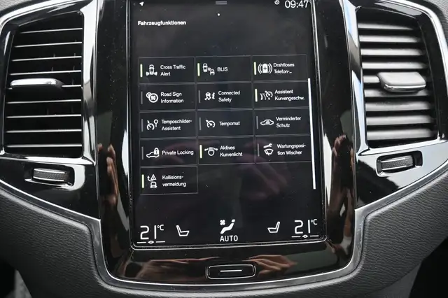 Volvo XC90 view 22