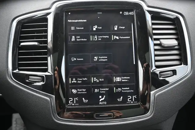 Volvo XC90 view 21